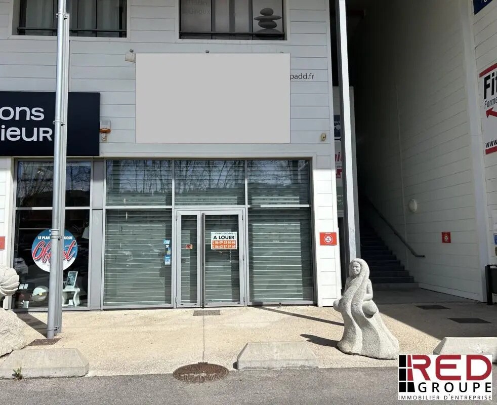 Retail in Le Tholonet for lease Building Photo- Image 1 of 2