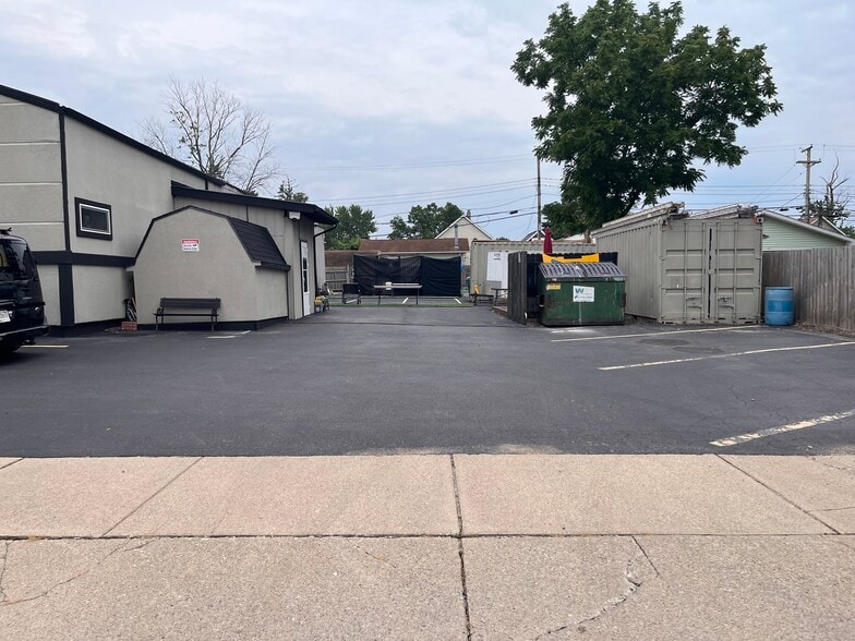521 E Marion St, Mishawaka, IN for sale - Building Photo - Image 3 of 19