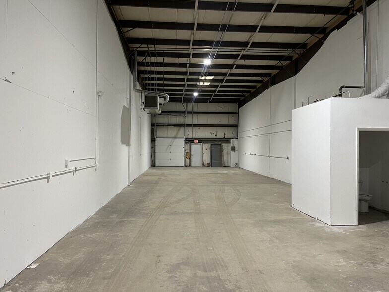 3100 Justin Dr, Urbandale, IA à louer - Photo du bâtiment - Image 3 de 4