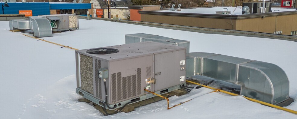 1435 9th Ave SE, Calgary, AB à vendre - Photo du bâtiment - Image 3 de 18