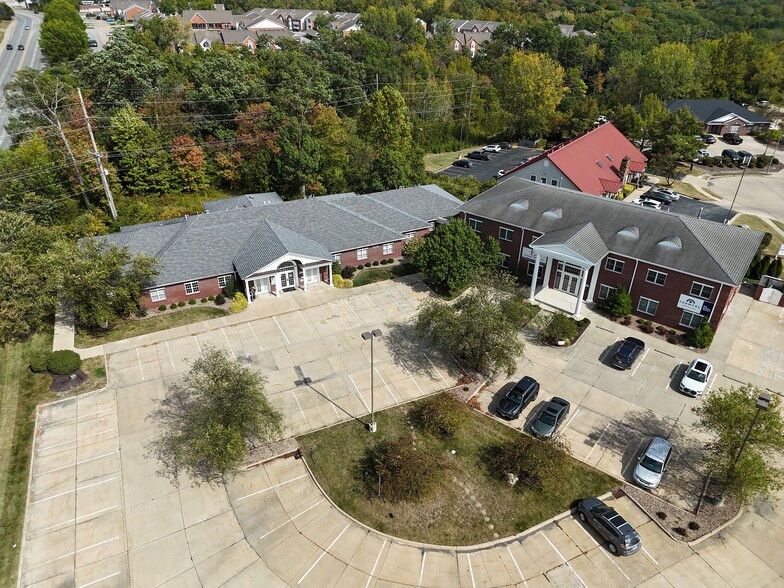 1517 Chapel Hill Rd, Columbia, MO for lease - Building Photo - Image 1 of 20