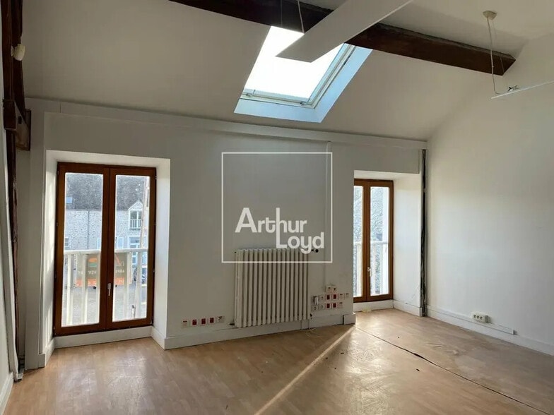 Office in Vaux-le-Pénil for lease - Interior Photo - Image 2 of 6