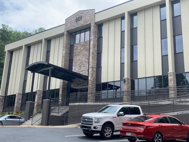 601 Vestavia Pky, Birmingham, AL à louer - Photo du bâtiment - Image 2 de 10