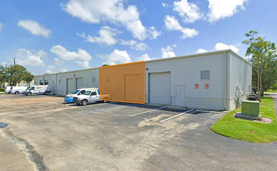 17050 Alico Commerce Ct, Fort Myers, FL à vendre - Photo du bâtiment - Image 2 de 14