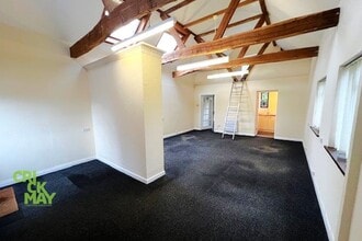 Vicarage Hl, Billingshurst for lease Interior Photo- Image 2 of 2