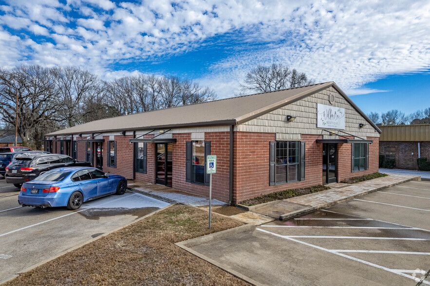 6724 Paluxy Dr, Tyler, TX for lease - Primary Photo - Image 1 of 36