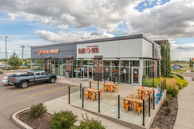 Plus de détails pour 15705-15709 37th St NW, Edmonton, AB - Commerce de détail à vendre