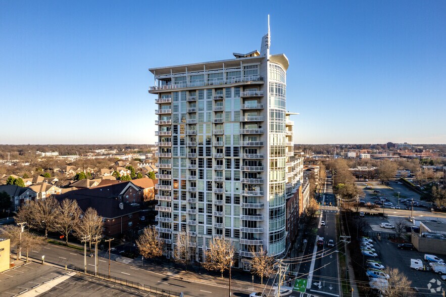 505 E 6th St, Charlotte, NC à vendre - Photo du bâtiment - Image 2 de 7