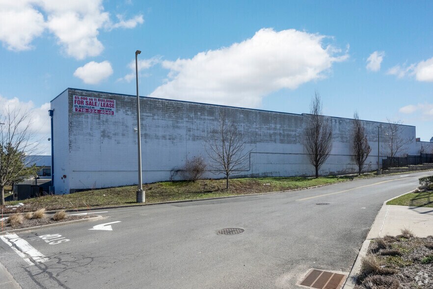 2730 Arthur Kill Rd, Staten Island, NY à louer - Photo du bâtiment - Image 2 de 5
