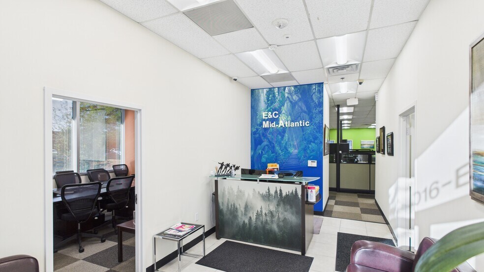 14012-14018 Sullyfield Cir, Chantilly, VA à louer - Photo du bâtiment - Image 2 de 32