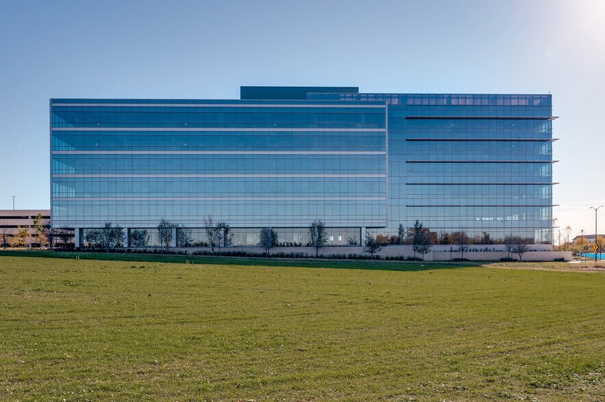 6160 Warren Pky, Frisco, TX à louer - Photo du bâtiment - Image 3 de 17