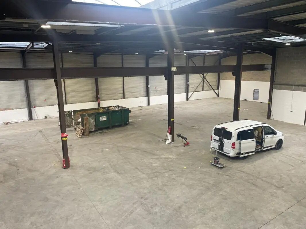 Industrial in Le Thillay for lease Building Photo- Image 1 of 17