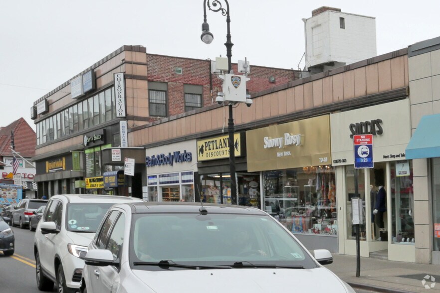 7050 Austin St, Forest Hills, NY à louer - Photo du bâtiment - Image 3 de 3
