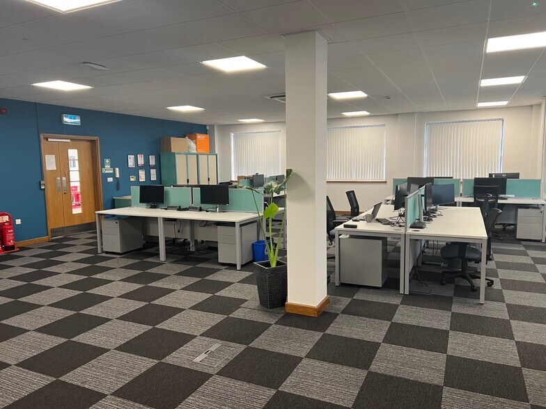 10 Waterside Way, Northampton for lease - Building Photo - Image 3 of 5