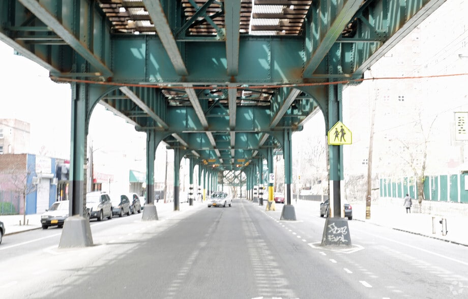 700 Bartholdi, Bronx, NY for sale - Building Photo - Image 2 of 7
