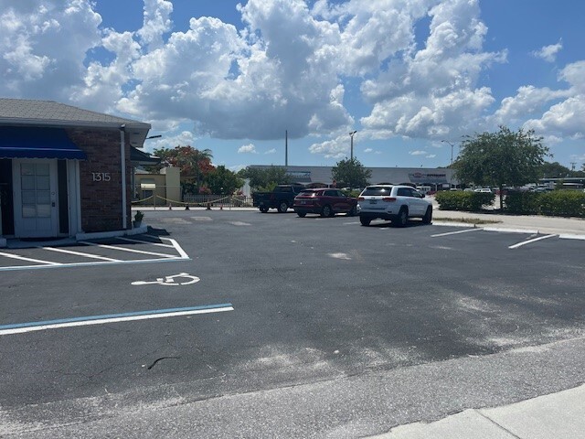 1315 N Dixie Hwy, Lake Worth, FL for lease - Building Photo - Image 3 of 21