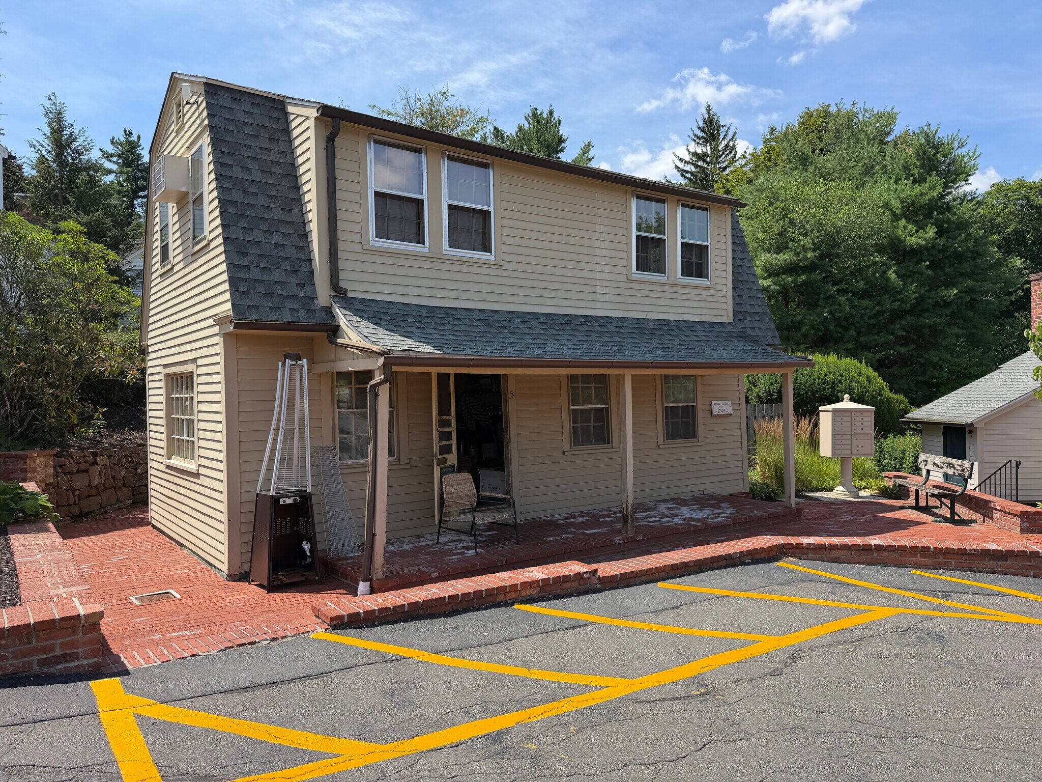 1-3 Brick Walk Ln, Farmington, CT for lease Building Photo- Image 1 of 6