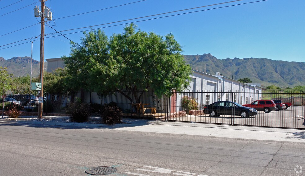 5400 Suncrest Dr, El Paso, TX for lease - Building Photo - Image 2 of 16