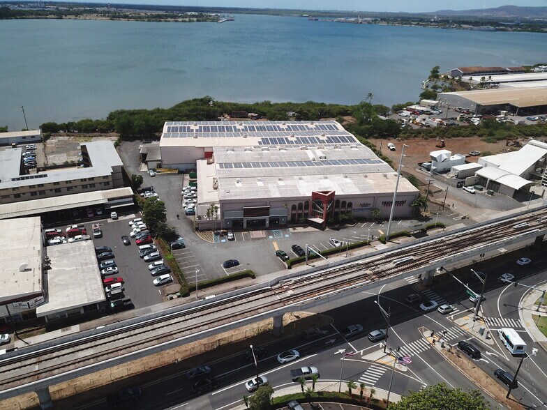 98-107 Kamehameha Hwy, Aiea, HI à louer - Photo du bâtiment - Image 2 de 9