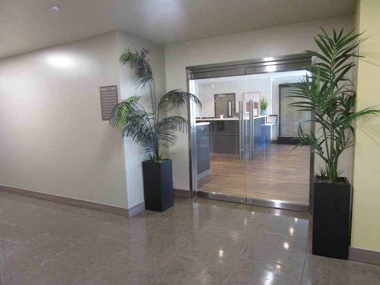 1950 E 17th St, Santa Ana, CA for lease - Interior Photo - Image 3 of 26