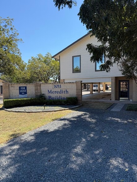 1011 Meredith Dr, Austin, TX à louer - Photo du bâtiment - Image 2 de 24