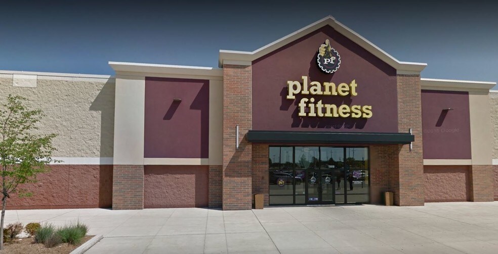 13277-13477 Hall Rd, Utica, MI à louer - Photo du bâtiment - Image 2 de 7