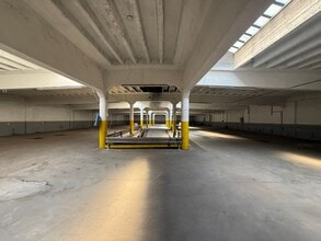 1518 W Walnut St, Allentown, PA for lease Interior Photo- Image 2 of 6