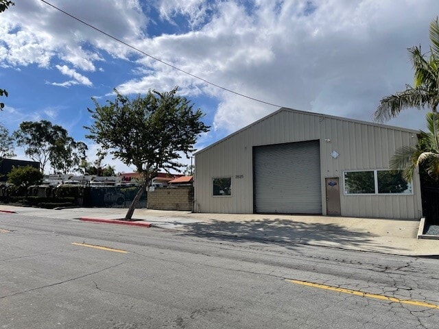 2625 Dawson Ave, Signal Hill, CA for lease Primary Photo- Image 1 of 3