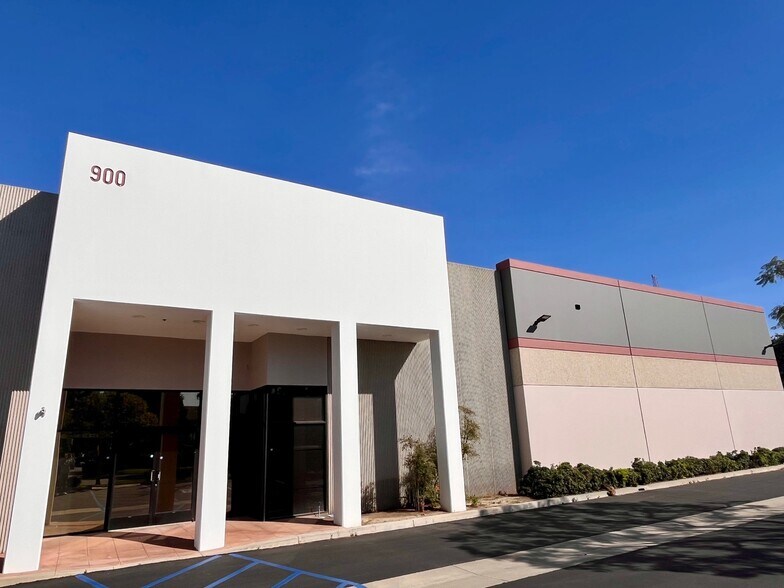 900-910 Graves Ave, Oxnard, CA for sale - Building Photo - Image 2 of 12