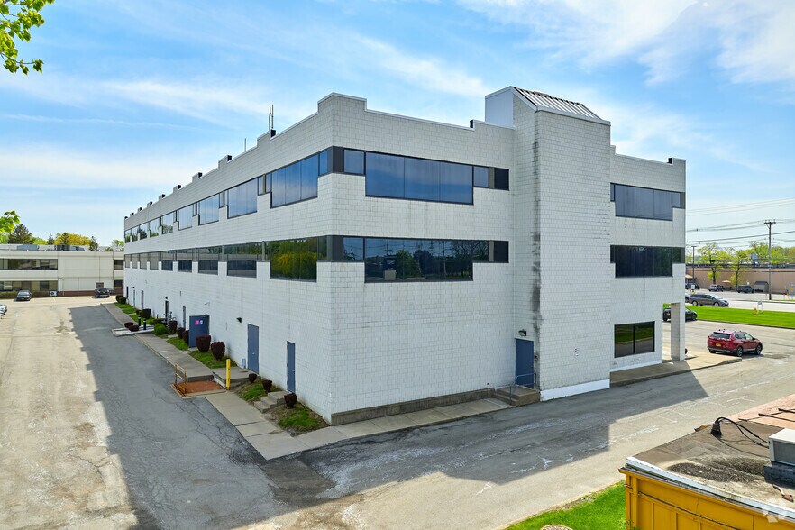 3136 S Winton Rd, Rochester, NY à louer - Photo du bâtiment - Image 3 de 6