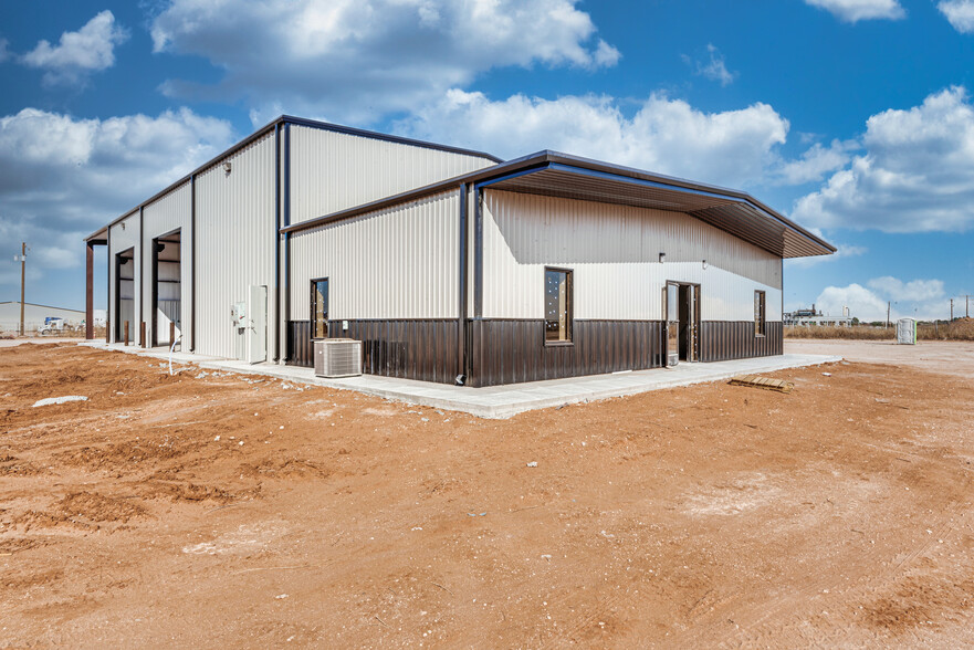 3106 W County Rd 135, Midland, TX for lease - Building Photo - Image 1 of 9