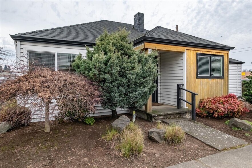 410 N 1st Ave, Stayton, OR à vendre - Photo du bâtiment - Image 2 de 25