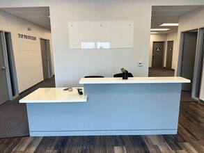 38410 5th St W St, Palmdale, CA for lease Lobby- Image 1 of 8