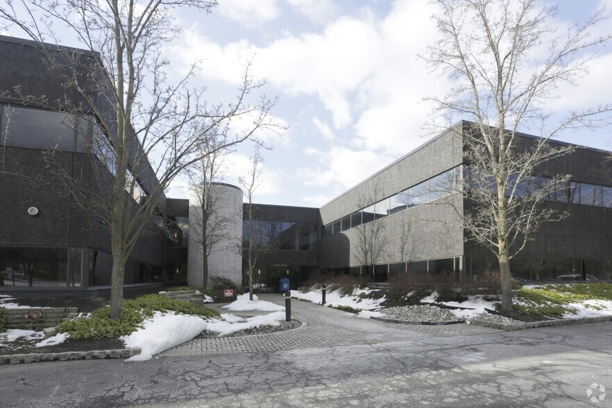 70 S Orange Ave, Livingston, NJ à louer - Photo du bâtiment - Image 2 de 4