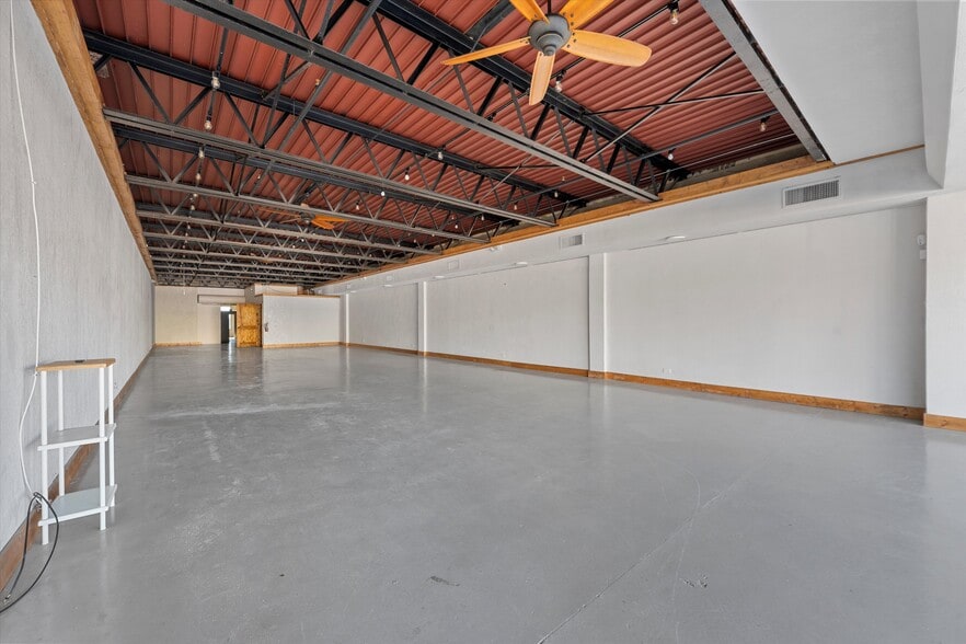 928-1002 Austin Ave, Waco, TX for lease - Interior Photo - Image 3 of 7