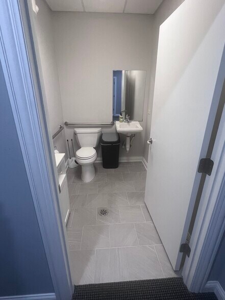 405 Illinois Ave, St Charles, IL à louer - Photo intérieure - Image 3 de 9