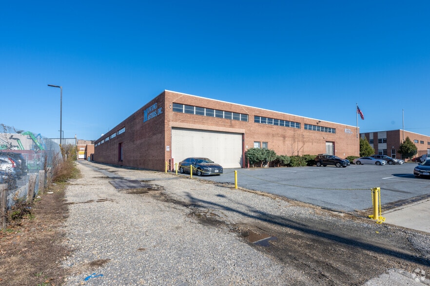 4900 Frolich Ln, Hyattsville, MD à vendre - Photo du bâtiment - Image 3 de 33