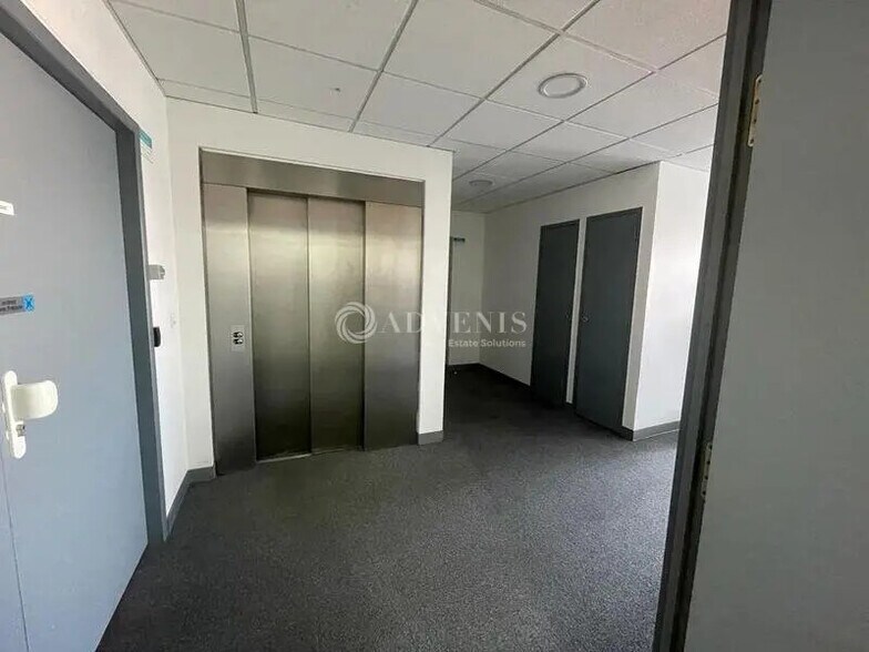 5 Rue Des Frères Lumière, Plaisir à louer - Photo intérieure - Image 3 de 10