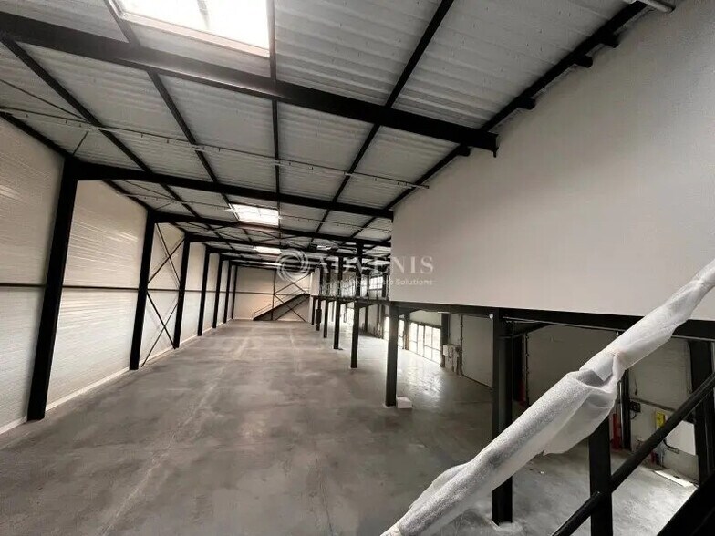 Flex dans Saint-Quentin-Fallavier à louer - Photo du bâtiment - Image 3 de 7