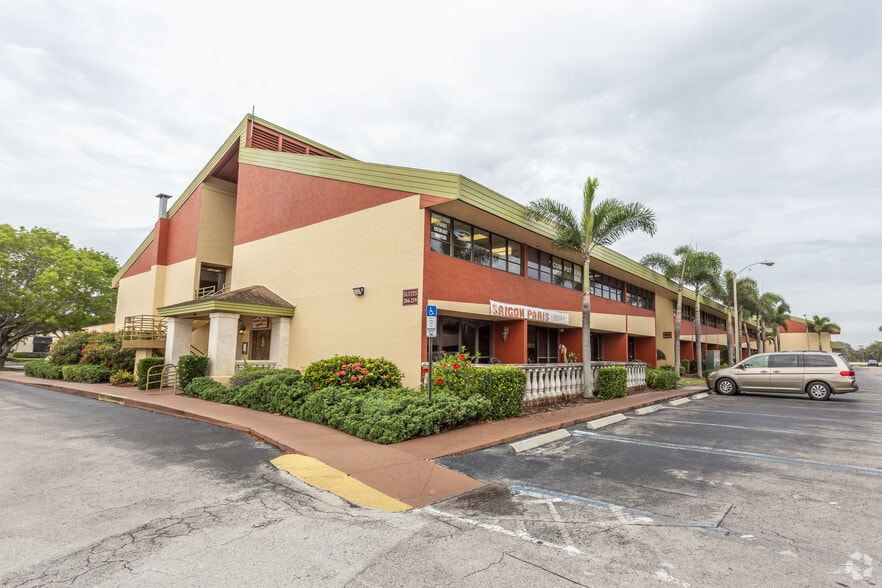 12995 S Cleveland Ave, Fort Myers, FL à vendre - Photo du bâtiment - Image 3 de 8
