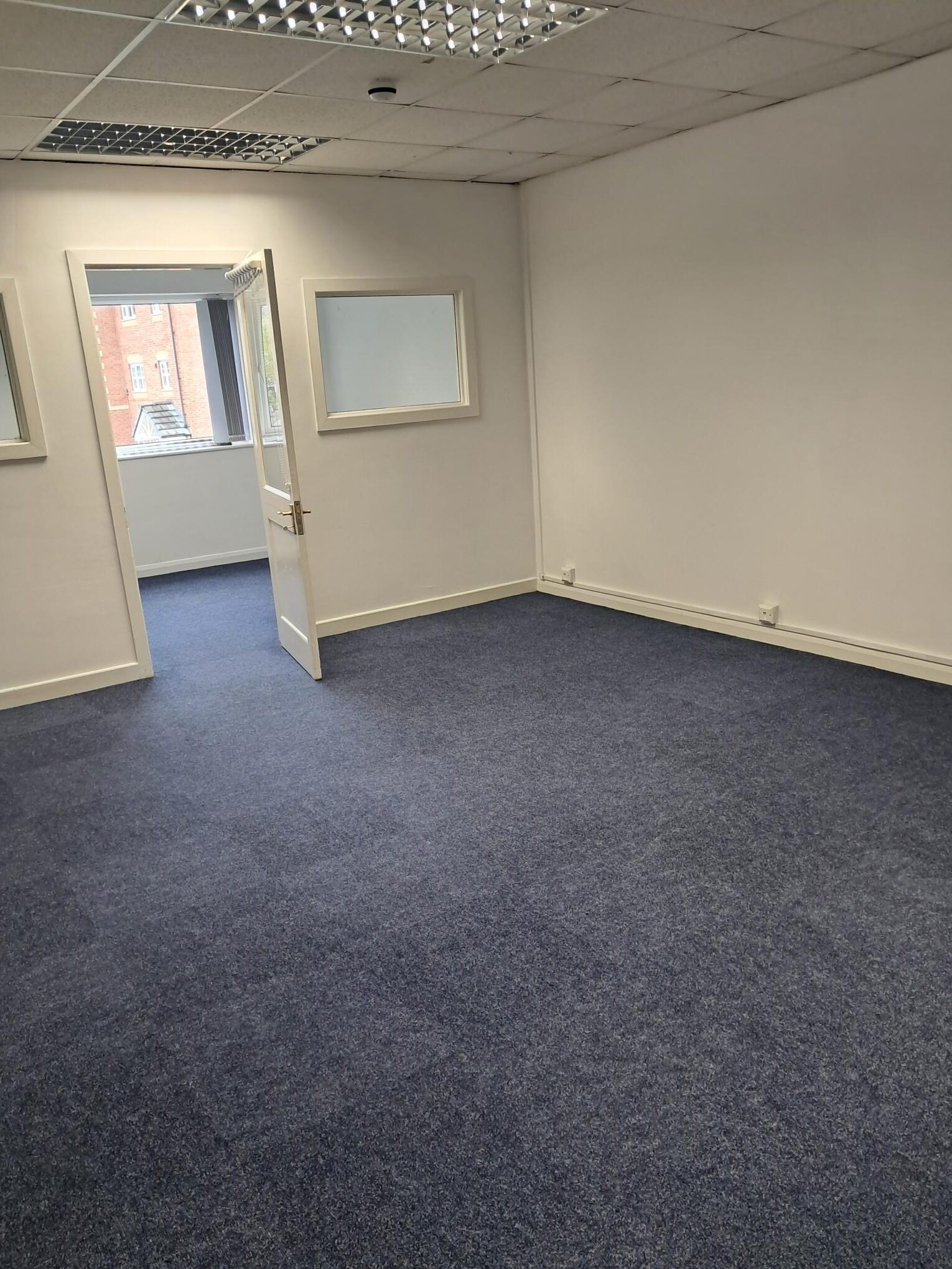 Bag Ln, Manchester for lease Interior Photo- Image 1 of 3