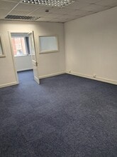 Bag Ln, Manchester for lease Interior Photo- Image 1 of 3