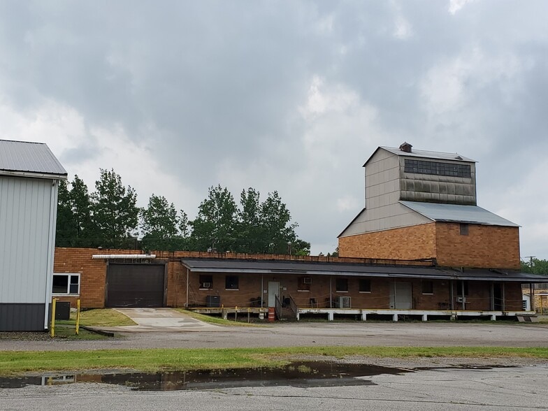 320 Park St, Coloma, MI à vendre - Photo du bâtiment - Image 2 de 20