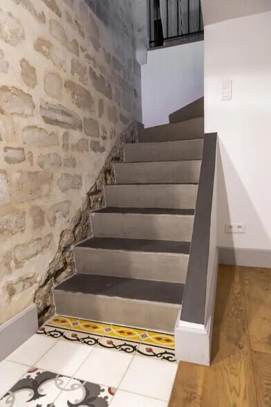 13 Cité Dupont, Paris à louer - Photo du bâtiment - Image 3 de 9
