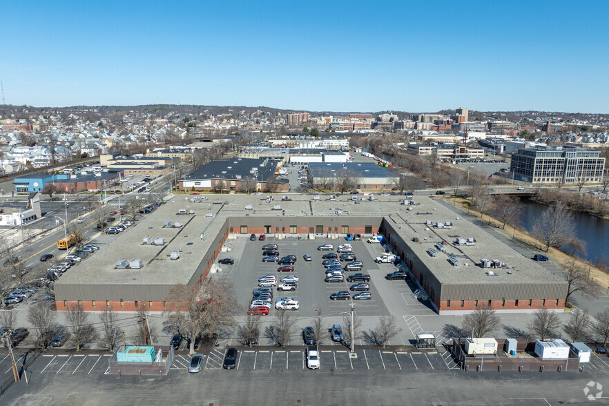 300 Commercial St, Malden, MA for lease - Building Photo - Image 2 of 10