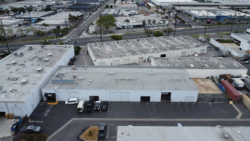 3220-3226 W Pendleton Ave, Santa Ana, CA à vendre - Photo du bâtiment - Image 2 de 8