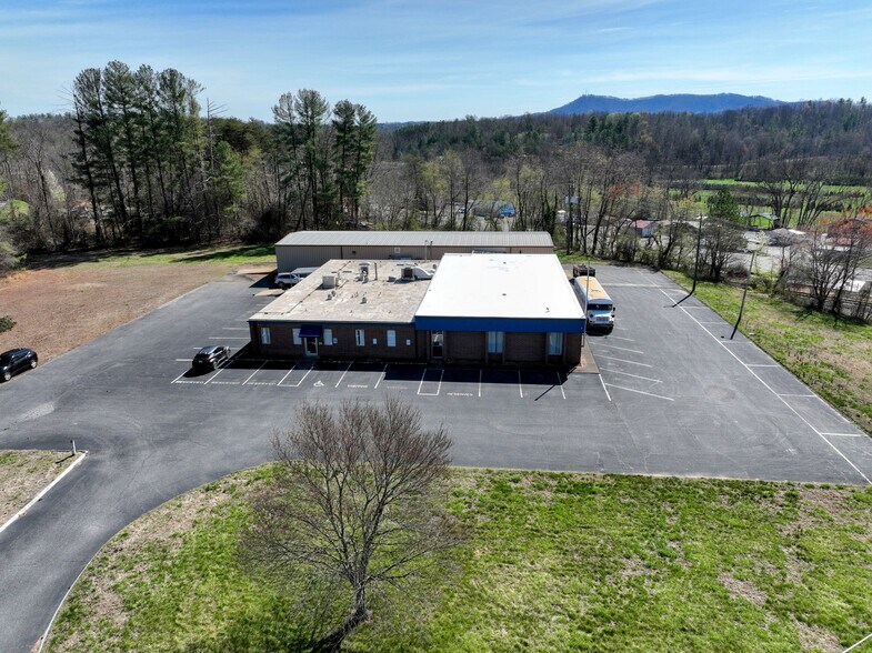 315 Burke Dr, Morganton, NC à vendre - Photo du bâtiment - Image 2 de 18