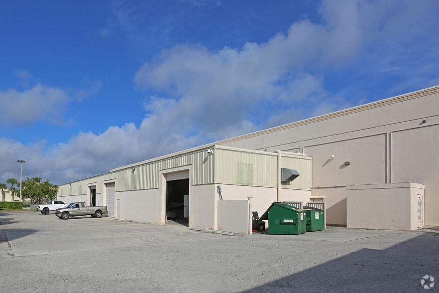 111 US Highway One, North Palm Beach, FL for lease - Building Photo - Image 3 of 4