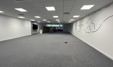 West Park Ring Rd, Leeds for lease Interior Photo- Image 2 of 2