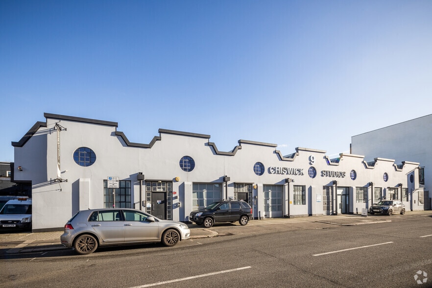 9 Power Rd, London for lease - Building Photo - Image 2 of 3